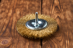 Brosse à fil métallique circulaire haute vitesse en laiton plaqué pour finition des métaux et nettoyage de la rouille, montée sur broche - Product Image 2