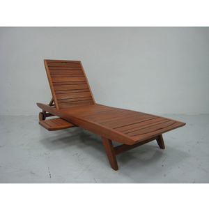 Tumbona de Exterior en Madera de Teca Sólida con Acabado Natural, Diseño Moderno, Bandeja Extraíble, Posición de Respaldo Ajustable, Sin Cojines, para Suelos Duros - Product Image 1