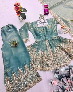 Conjunto de Salwar Kameez Tradicional Indio para Mujer, Adornado con Detalles Verdes, con Dupatta de Seda Fandy, para Bodas, Fiestas y Ocasiones Festivas - Product Image 6
