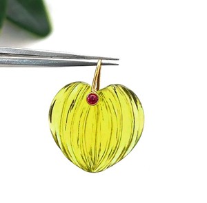 Colgantes de Corazón de Cuarzo Limón Tallados a Mano con Aro Dorado – Suministros de Joyería de Moda DIY - Dijes de Piedra Doble - Product Image 1