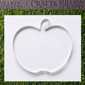 Pièce artisanale en acrylique transparente en forme de pomme, à découper, avec contour de feuille - Product Image 1