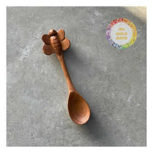 Cuillère papillon en bois gravée avec votre logo, cuillère marguerite artisanale en bois - CARYLN - Product Image 1