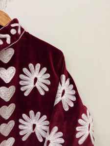 Veste en velours Suzani faite à la main, veste brodée pour femme, veste d'hiver, manteau Suzani, tenue de festival, veste bohème, veste courte - Product Image 2