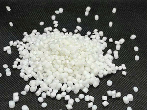 White <b>Plastic</b> CACO3 Filler <b>Masterbatch</b> Injection Molding Grade High Flow High Gloss Pellets for Fibers - Product Image 3
