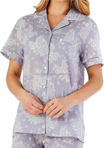 Ensemble de pyjama de luxe 4 pièces en polyester et soie pour femme Mono Riders, imprimé floral, respirant, grande taille, avec short doux - Product Image 5