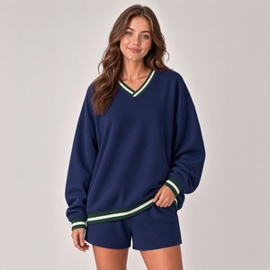 Sweat-shirt décontracté à col en V pour femmes, short, ensemble deux pièces assorti, tissu doux et respectueux de la peau, tenue décontractée quotidienne - Product Image 3