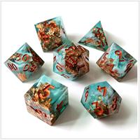 Los más vendidos y populares dados de resina para juegos de rol de mesa (TTRPGs) del año 2026, como Dungeons & Dragons y Pathfinder. al aire libre