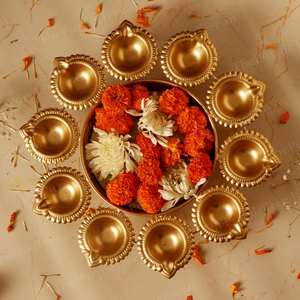 Cuenco Urli Diya Hecho a Mano para Decoración de Diwali, Portavelas de Aceite de Metal Tradicional Indio, Centro de Mesa Decorativo para el Hogar o el Templo - Product Image 1