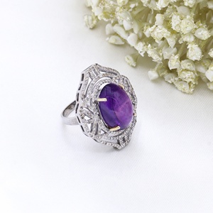 Bague en argent sterling 925 massif avec cabochon ovale naturel en améthyste et pavé de diamants, motif filigrane, collection Memoria Jewels - Product Image 1