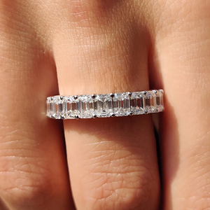 Anillo de Eternidad con Corte Esmeralda, Joyería de Lujo con Diamantes para Boda - Product Image 1