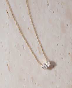 Colliers pendentifs solitaires 1 carat de diamant de laboratoire taille ovale East West en or massif 14K, bijoux minimalistes pour usage quotidien, vente en gros - Product Image 1