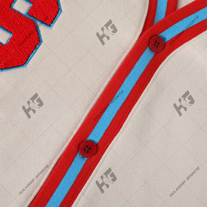 <span class=keywords><strong>Cardigan</strong></span> in Maglia Stile Varsity con Logo DS Personalizzato, Scollo a V, Colore Crema con Strisce Rosse e Blu e Patch in Ciniglia - Product Image 5