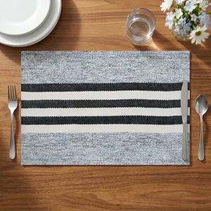 Mantel individual rectangular lavable hecho a mano, tejido en plata y negro, sostenible, a rayas, de PET y poliéster, para el hogar y bodas. - Product Image 1