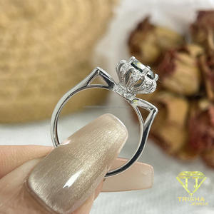 Bague unique en moissanite verte, coupe ronde, argent, inspirée des fleurs, bague de fiançailles, bijoux de luxe - Product Image 2