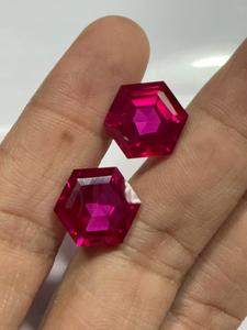 Pierre précieuse rouge rubis facettée de forme hexagonale pour la fabrication de bijoux - Product Image 3