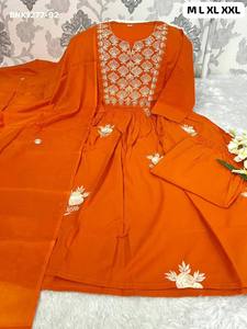 Kurti-Pant y Mul Dupatta de Algodón 60*60 con Bordado Naranja, Diseño Moderno para Uso Casual, Proveedor de la India - Product Image 4