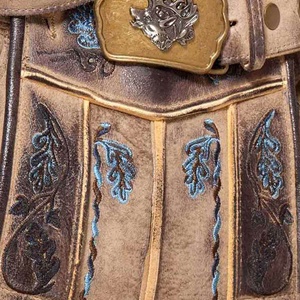 Pantalones cortos bávaros de cuero para hombre, estilo vintage, con bordado floral, cintura alta, con bolsillos decorativos y cinturón. - Product Image 6