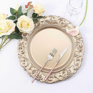 Plato de metal resistente y duradero con patrones artísticos grabados, perfecto para catering de alta calidad y uso doméstico. - Product Image 6