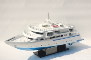 Maqueta de Yate de Lujo Karma Fushi Hecha a Mano - Réplica a Escala de 50 Metros del Crucero Maldives Premium para Decoración de Hogar u Oficina - Product Image 6