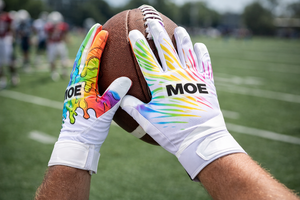 Gants de football pour receveurs avec impression par sublimation personnalisée, paume à haute adhérence, ajustement flexible, fermeture sécurisée du poignet, fabrication OEM - Product Image 2