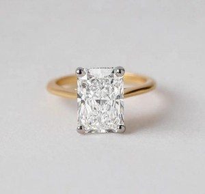 Bague en diamant cultivé en laboratoire très demandée pour un anniversaire ou un cadeau de fiançailles, disponible au meilleur prix - Product Image 2