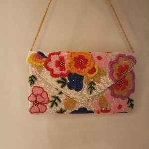 Sac à main indien en forme de baguette personnalisé fait à la main avec des perles de verre multicolores certifiées MS Handicraft - Product Image 1