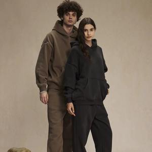 Survêtement personnalisé en molleton technique épais coupe ajustée – Tenue de sport décontractée et élégante pour homme, idéale pour le jogging, la course et l'entraînement – Respirant - Product Image 1