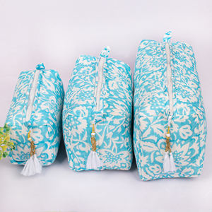 Ensemble de 3 trousses de maquillage de luxe en coton matelassé à motifs floraux, faites à la main, pour femmes, légères, pour voyage, promotionnelles, organiseur de cosmétiques - Product Image 1