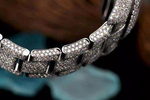 นาฬิกาเพชรโมอิสซาไนต์คุณภาพพรีเมียมสำหรับผู้ชาย ดีไซน์หรูหราแบบ Iced Out พร้อมเสน่ห์ดีไซเนอร์สุดหรู - Product Image 3