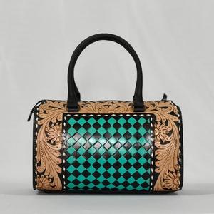 Bolsa de Viaje de Cuero Genuino con Diseño Floral Hecho a Mano, Color Verde Azulado y Marrón, Cierre de Cremallera, Diseño Duradero - Product Image 1