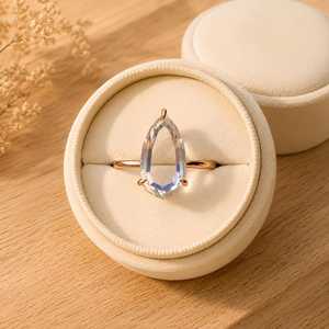 Bague de fiançailles solitaire unique en diamant de laboratoire taille poire, motif Portrait de l'Impératrice, pour mariage et anniversaire - Product Image 4
