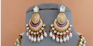 สร้อยคอ Kundan สองชั้นพร้อมต่างหูสำหรับผู้หญิงเครื่องประดับดีไซเนอร์สำหรับงานแต่งงาน - Product Image 2
