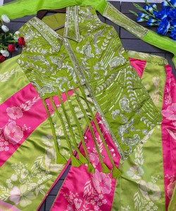 Lehenga Choli traditionnel indien en soie satinée, broderie florale, longueur au sol, rose et vert, tenue de mariage, tenue ethnique pour femmes, 87239 - Product Image 3