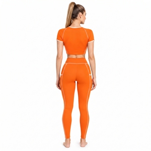 Ensemble de yoga 2 pièces pour femme : Crop top à manches courtes et leggings taille haute en coton et polyester – Tenue de performance - Product Image 4