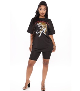 Camiseta Oversize de Mujer Tallas Grandes con Estampado de Tigre Negro, Ajuste Holgado Casual, Cuello Redondo, Manga Corta, Top de Verano con Patrón Animal - Product Image 1