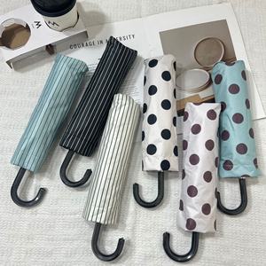 Paraguas Plegable Manual de Doble Uso para Mujer, Diseño Coreano, 8K 190T, Revestimiento Negro, Diseño de Puntos, Protección Solar, Ligero y Curvo - Product Image 1