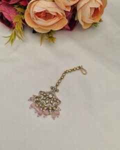 Bijou de tête ethnique festif plaqué or antique avec pierres Kundan et perles, idéal pour mariage, vente en gros - Product Image 4