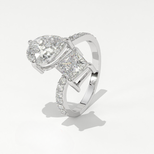 Anillo Aarinya para Mujer, Asimétrico, con Dos Diamantes Cultivados en Laboratorio, Chapado en Oro de 14K, Corte Princesa en Forma de Pera, Certificado IGI, Estilo Toi Et Moi - Product Image 6