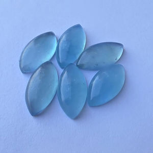 Gema suelta natural de aguamarina lechosa, cabujón, forma marquesa, calibrada, con base plana - Product Image 2