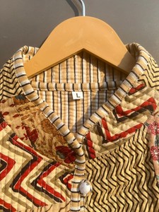 Chaqueta india hecha a mano 100% algodón, ecológica, acolchada, antiarrugas, transpirable, de secado rápido, con estampado digital, bolsillo frontal y cuello redondo. - Product Image 4