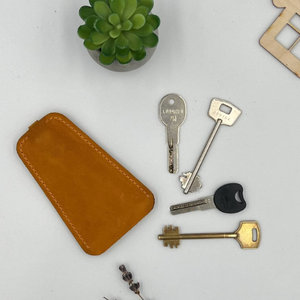 กระเป๋าใส่กุญแจหนังแท้สไตล์วินเทจทำมือ คลาสสิค หนังเครซี่ฮอร์ส  ของขวัญวันพ่อแบบส่วนตัว ตกแต่งสวยงาม - Product Image 4