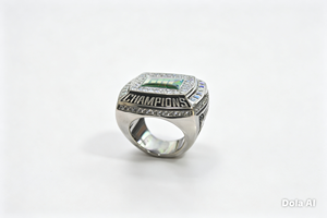 Anillo de Campeonato GHC Personalizado V. Y. Domingo, Logotipo en Esmalte Verde, Piedras de Circonio Cúbico, Anillo de Cóctel para Hombre, Plateado en Plata, Acero Inoxidable Moderno - Product Image 4
