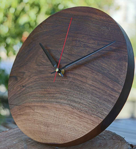 Horloge murale silencieuse en bois naturel - Product Image 1