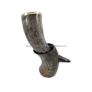 Corne à boire de buffle d'Inde Corne à poudre de style nautique et d'amour avec support de sangle en cuir disponible pour souffler - Product Image 1