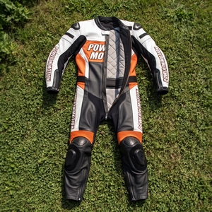 Combinaison de course moto en cuir véritable, cuir de vachette, équipement professionnel pour moto, combinaison une pièce - Product Image 1