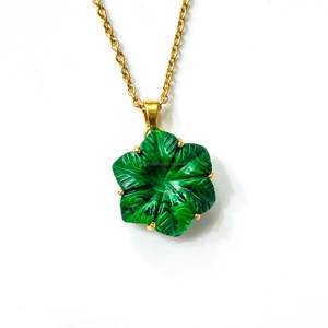 จี้รูปดอกไม้มาลาไคต์ AAA แกะสลักด้วยมือ สร้อยคอคริสตัลรูปดอกไม้สำหรับผู้หญิง จี้พลอย งานแฮนด์เมด สำหรับทำเครื่องประดับ ขายส่ง - Product Image 4