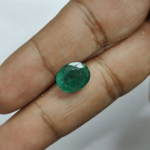 มรกตสีเขียวรูปไข่ 4.56 กะรัต จากแซมเบีย จากร้านขายอัญมณี ราตติ ชาร์ท 5.25 - Product Image 1