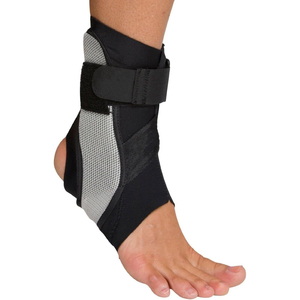 Attelles de cheville de qualité supérieure, conçues avec un matériau extensible doux, offrant une compression confortable et une mobilité flexible pour la sécurité sportive. - Product Image 2