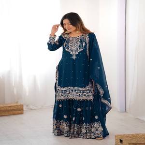 Ensemble Sharara VASTRA COTTAGE en Faux Georgette de créateur avec broderie Dori et cordon, et dupatta orné de sequins et de perles, prêt-à-porter - Product Image 1