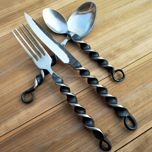 4 Pcs Vintage Medieval Forgé à la Main Twisted Couteau Fourchette Cuillère Couverts Set - Product Image 6